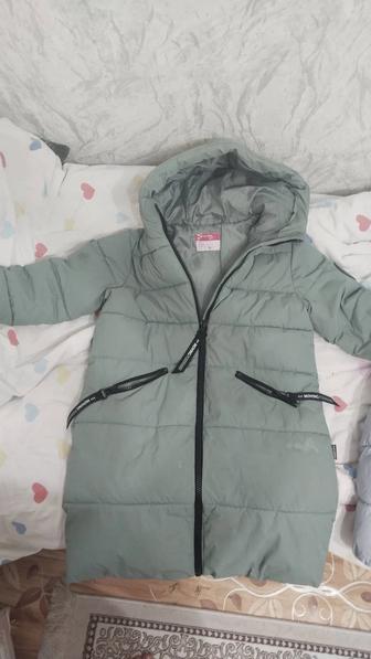 Продам демисезонные куртки на девочку
