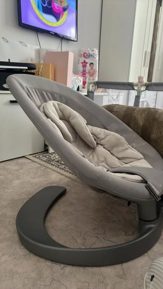 Продам качалку Nuna