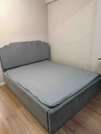 Продам кровать с матрасом