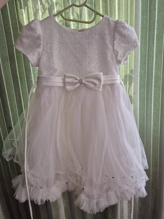 Продам праздничное платье на девочку