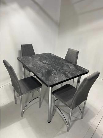 Стол со стульями