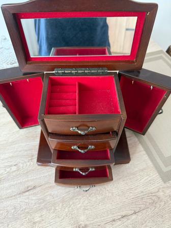 Шкатулка для украшений