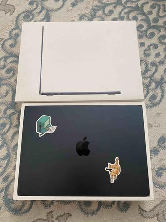 Продаю MacBook Air 13 M2 2022г. 8/256