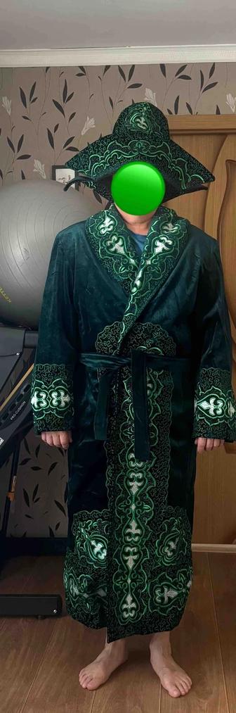 Продам национальный чапан с шапкой