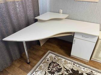 Продается компьютерный стол
