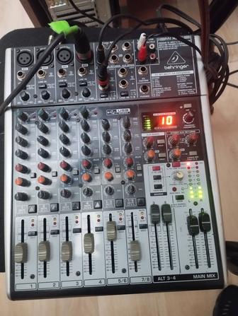 Микшерный пульт Behringer