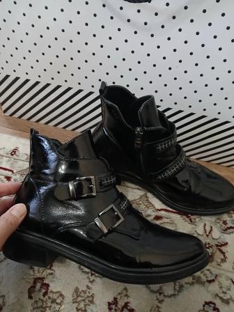 Продам осенние сапоги