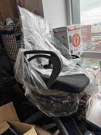 Продам офисные кресла