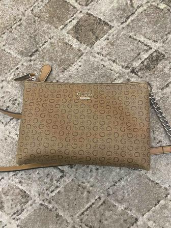 Стильный клатч Guess