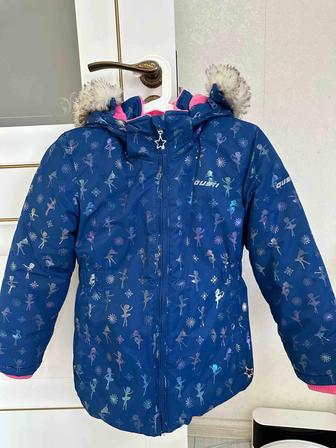Продам зимнюю куртку Gusti. 134см