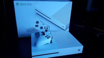 Продам игровую приставку Xbox One S 500 Gb