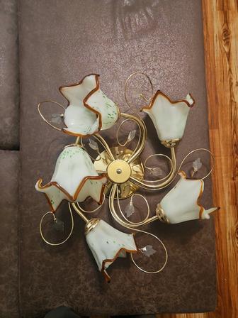 Продам люстру