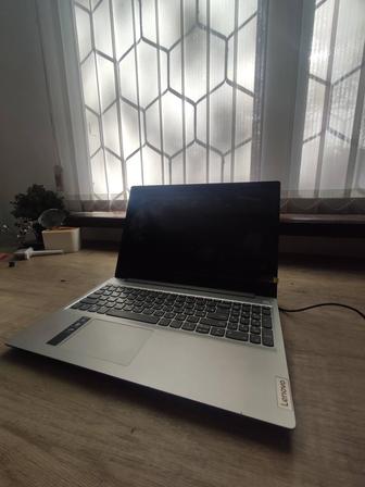 Ноутбук LENOVO в хорошем состоянии
