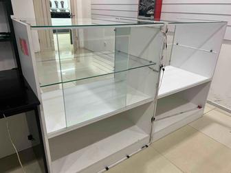 Горизонтальная стеклянная витрина (прилавок)