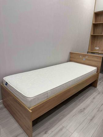 Продается кровать с матрасом