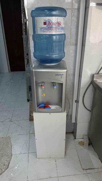 Продам диспенсер с бутылем