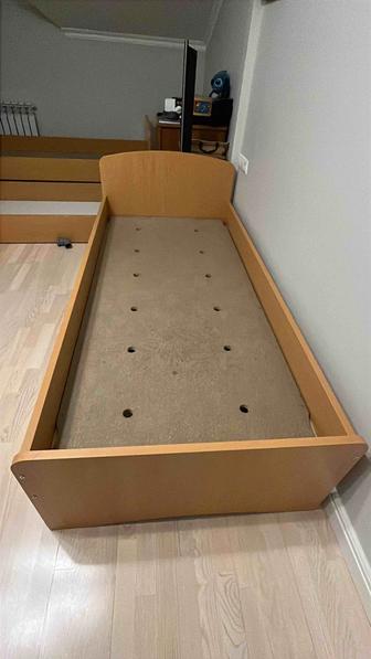 Продам 2 односпальные кровати .