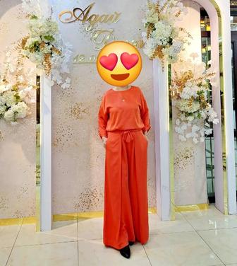 Продам брючный костюм атласный