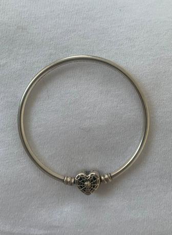 Pandora Moments Marvel Spider-Man Mask Clasp Bangle