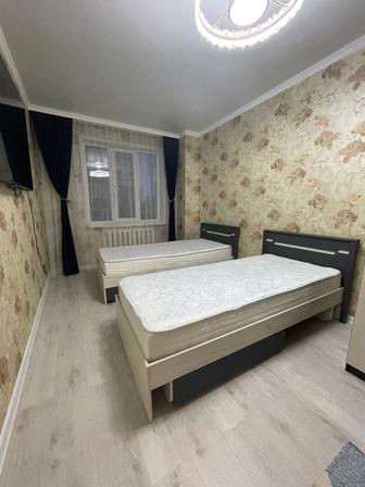 Продам две кровати с крутыми матрасами , новый.