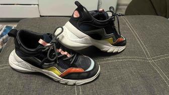 Кроссовки 37 размера