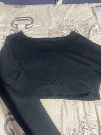 Продам стильную кофту на одно плечо.