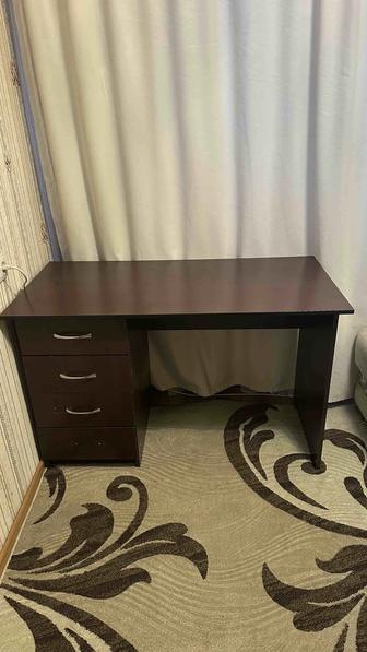 Стол с шкафчиками (для работы, учебы, компьютера)