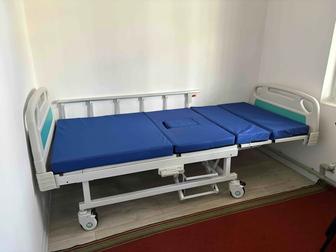 Медицинская функциональная кровать с туалетным устройством