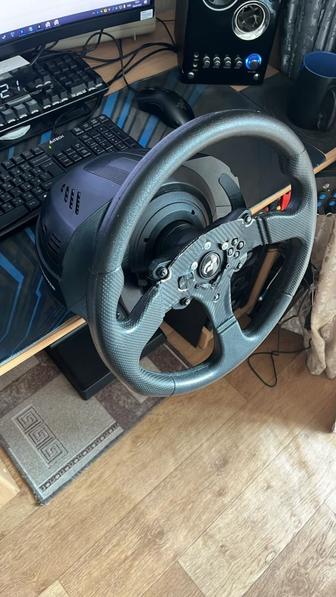 Продам игровой руль Thrustmaster T300