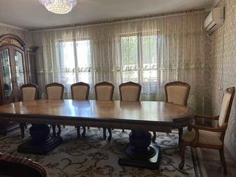 Продается большой стол для зала