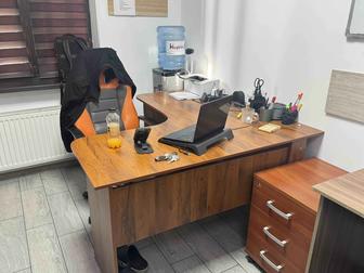 Офисный стол руководителя