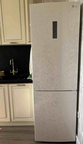 Продается я холодильник LG