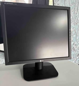 Монитор LG Flatron L1718S 17