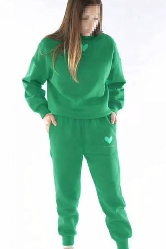 Продается новый утепленный спортивный костюм