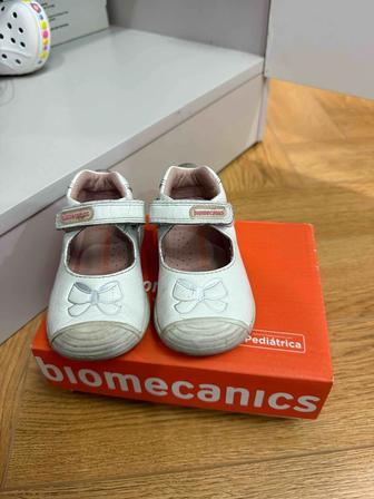 Ботинки reima и сандалии biomechanics