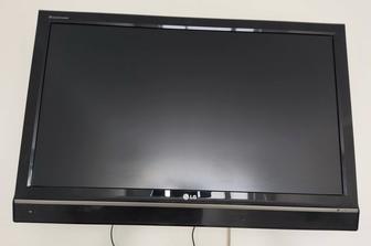 Телевизор LG, диагональ 106 см