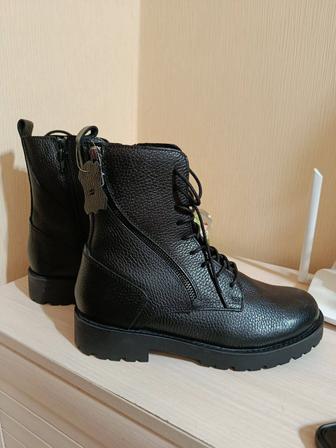 Продаются женские ботиночки новые.