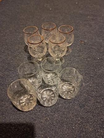 Отдам посуду (бокалы, приборы, контейнеры) за корм для кошек