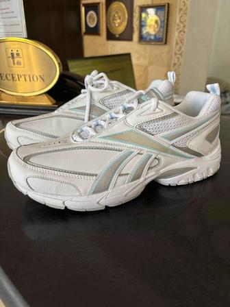 Продам кроссовки Reebok