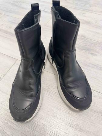 Продам демисезонные сапоги