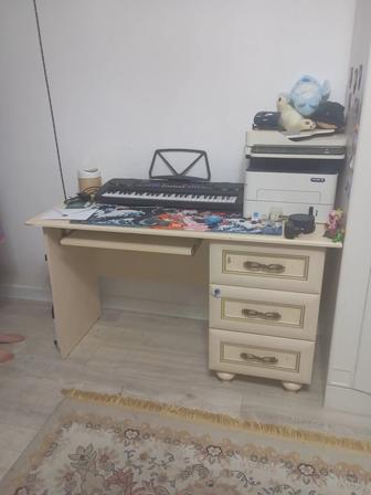 Продам компьютерный стол