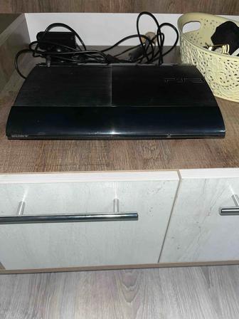 PS3 Super Slim (без джойстиков), полностью рабочая