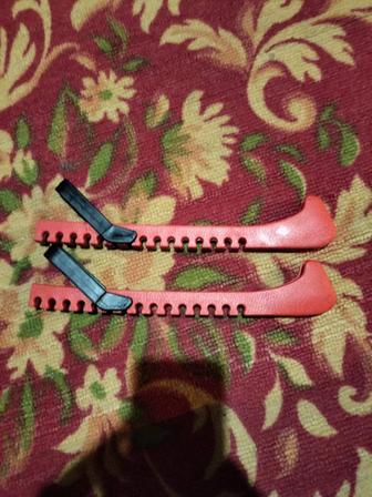 Щитки для коньков