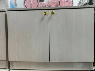 двухдверный шкаф / тумба с дверцами