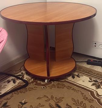 Продаю стол
