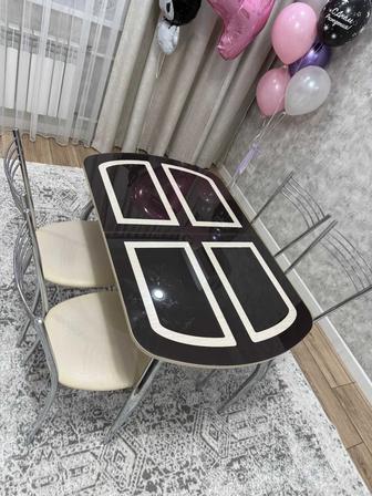 Стол со стульями