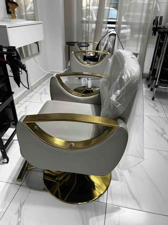 Продам 3 парикмахерских кресла