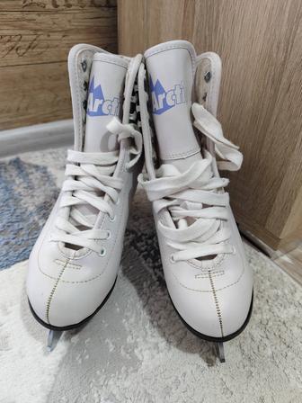 Фигурные коньки теплые 36размер