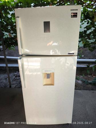 Холодильник Samsung