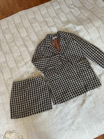 Продам женскую двойку пиджак и юбку